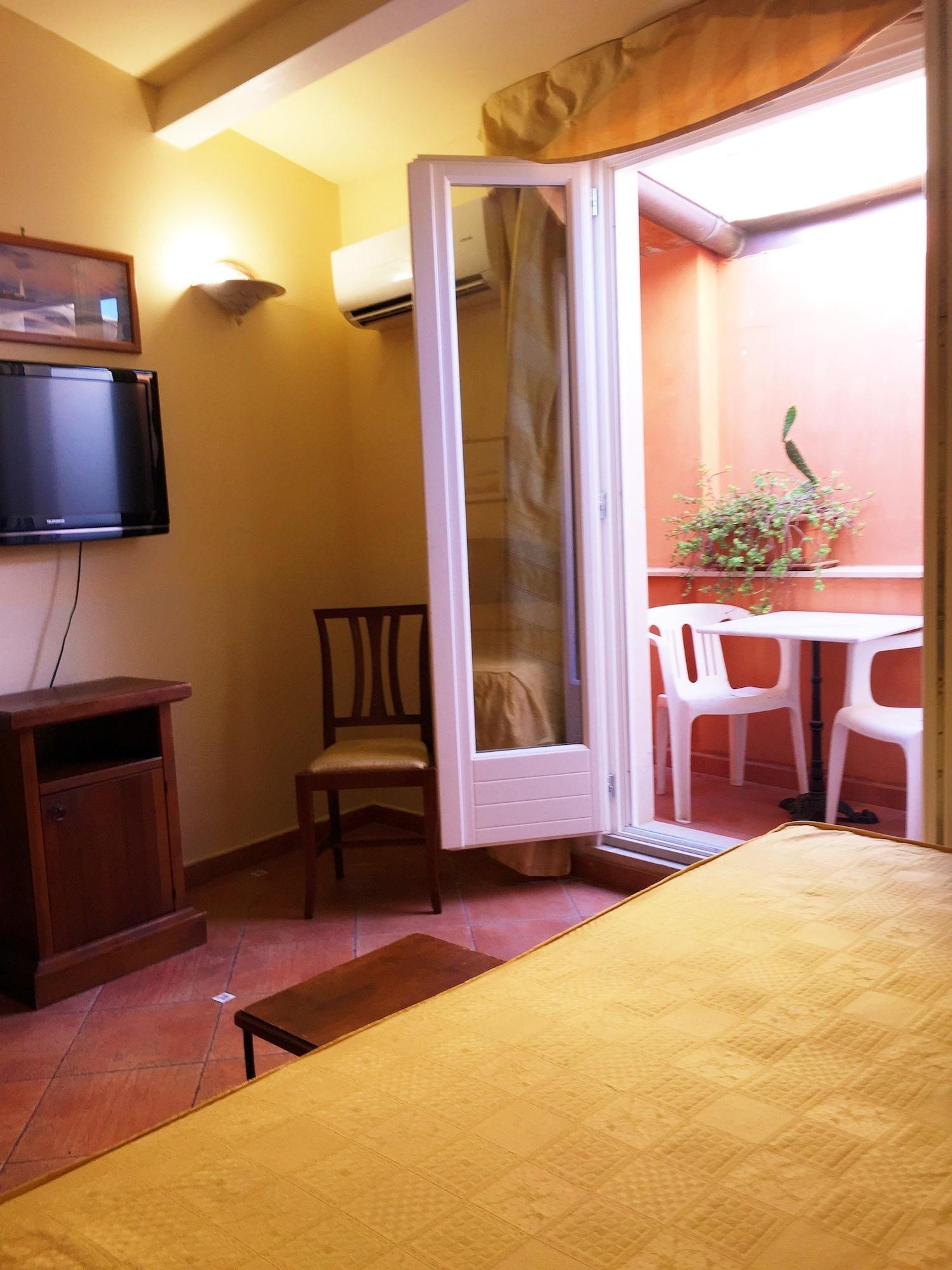 Hotel Mediterraneo Syracuse Exterior photo