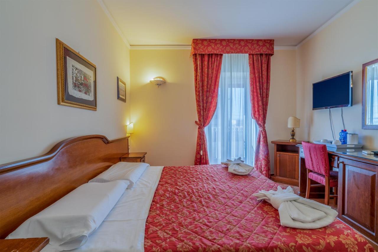 Hotel Mediterraneo Syracuse Exterior photo