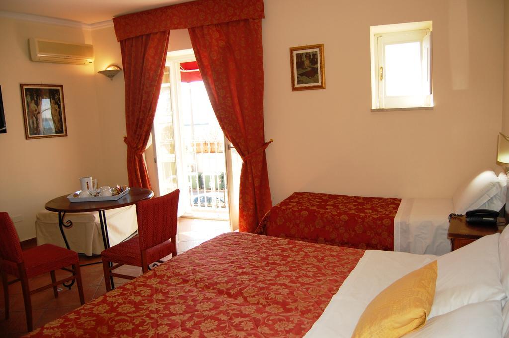 Hotel Mediterraneo Syracuse Exterior photo